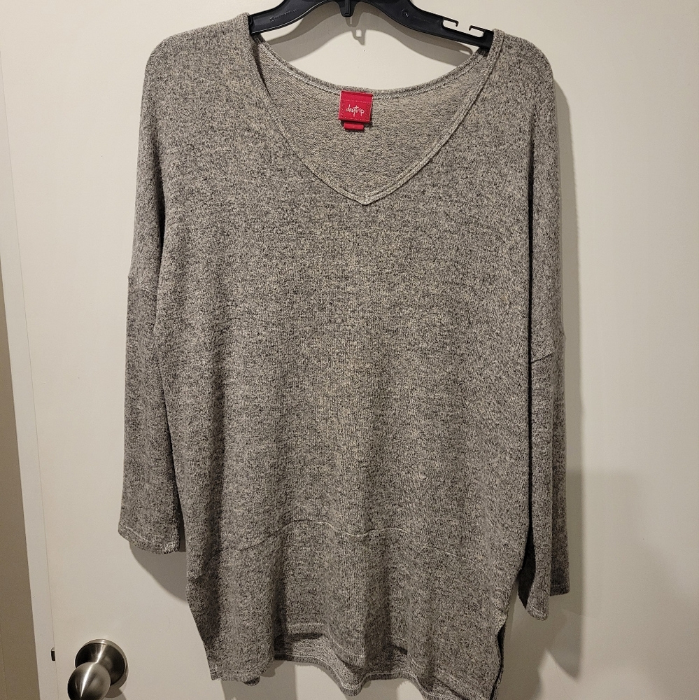 Daytrip V-Neck sweater size small